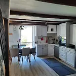 Maison De Charme Avec Terrasse Et Garage Ferme Proche Des Volcans 펜션