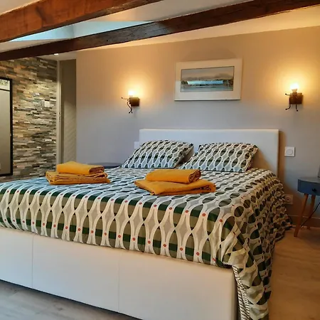 בית נופש Maison De Charme Avec Terrasse Et Garage Ferme Proche Des Volcans *