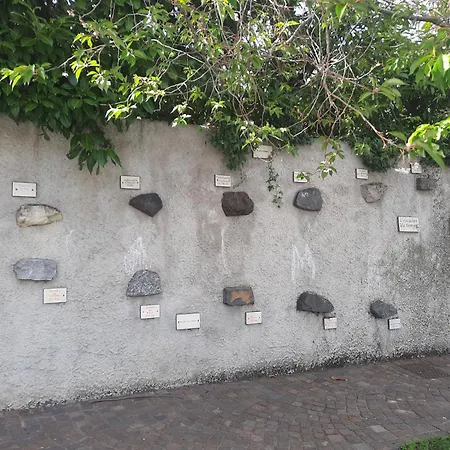 Maison De Charme Avec Terrasse Et Garage Ferme Proche Des Volcans 펜션